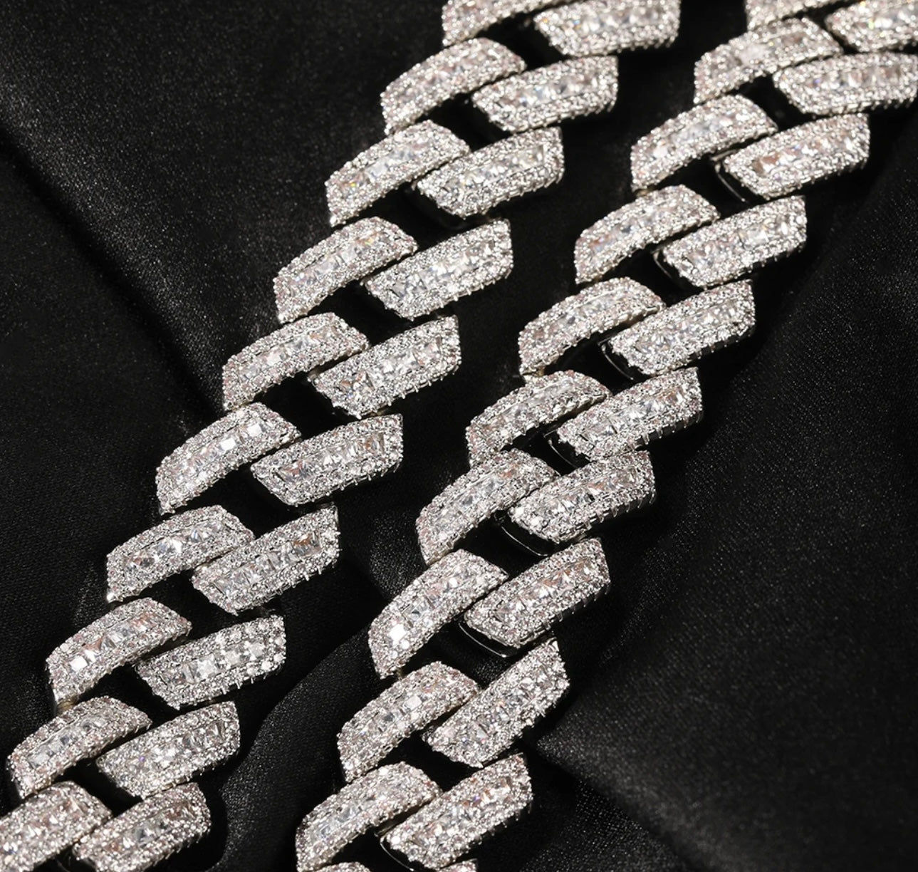 LINKS- 17 mm Baguette Cuban link