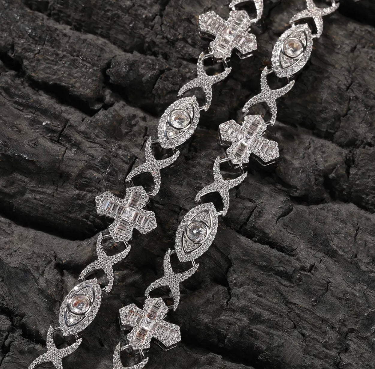 CROSS EYE- 14 mm Infinity link cross eye chain