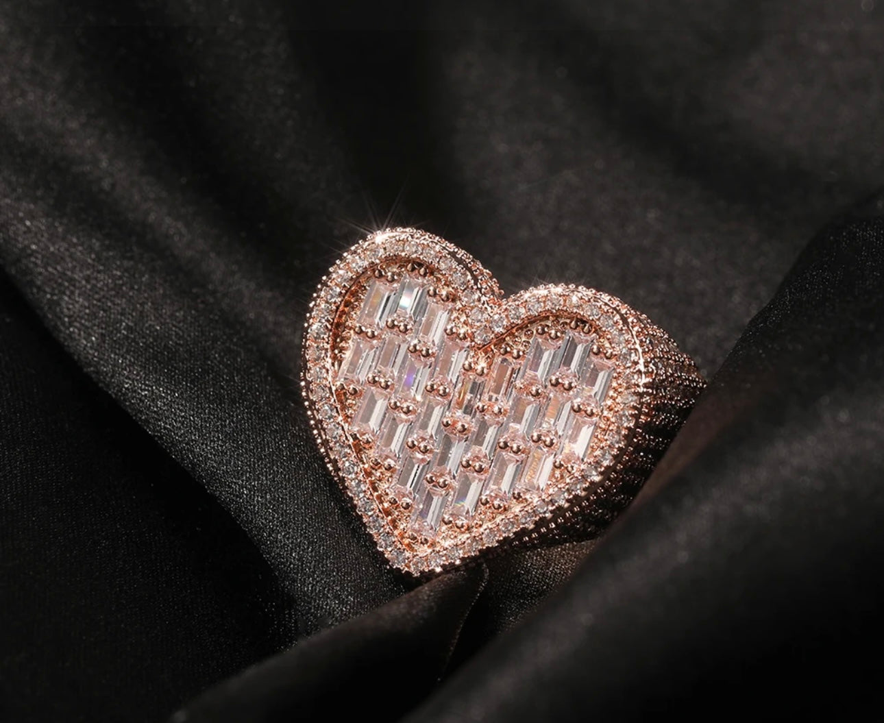 FAT MA- 25.4 mm Baguette style heart statement ring