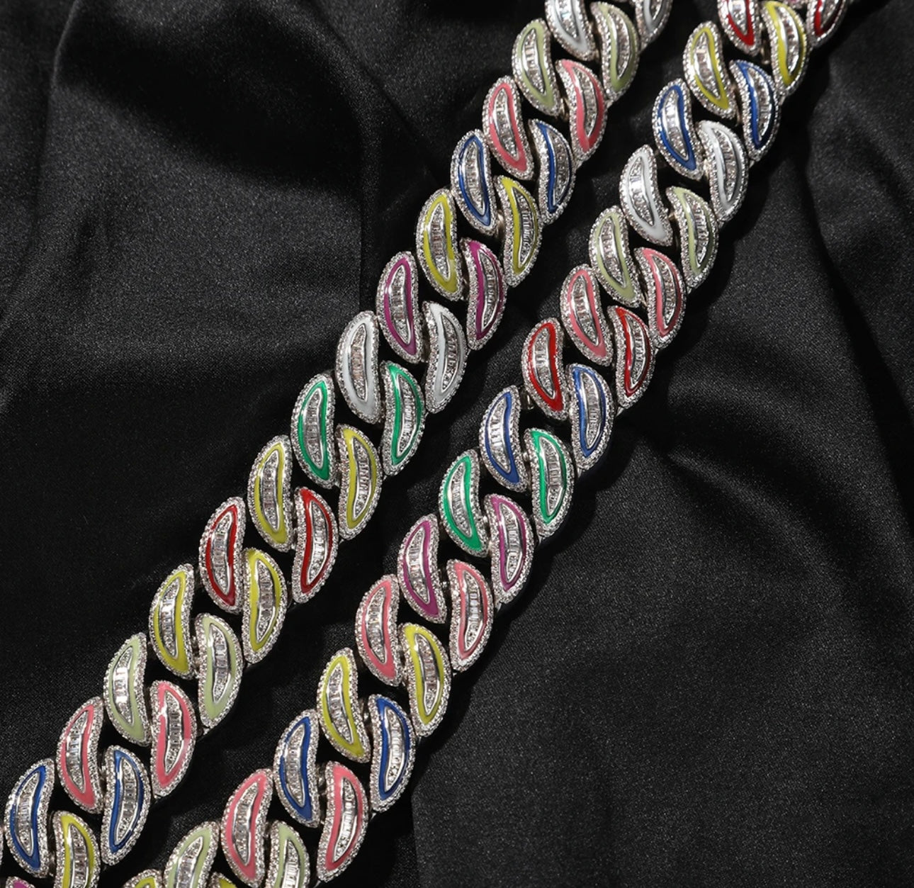 RIZZ- 20 mm Glow-in-the-dark Cuban Link