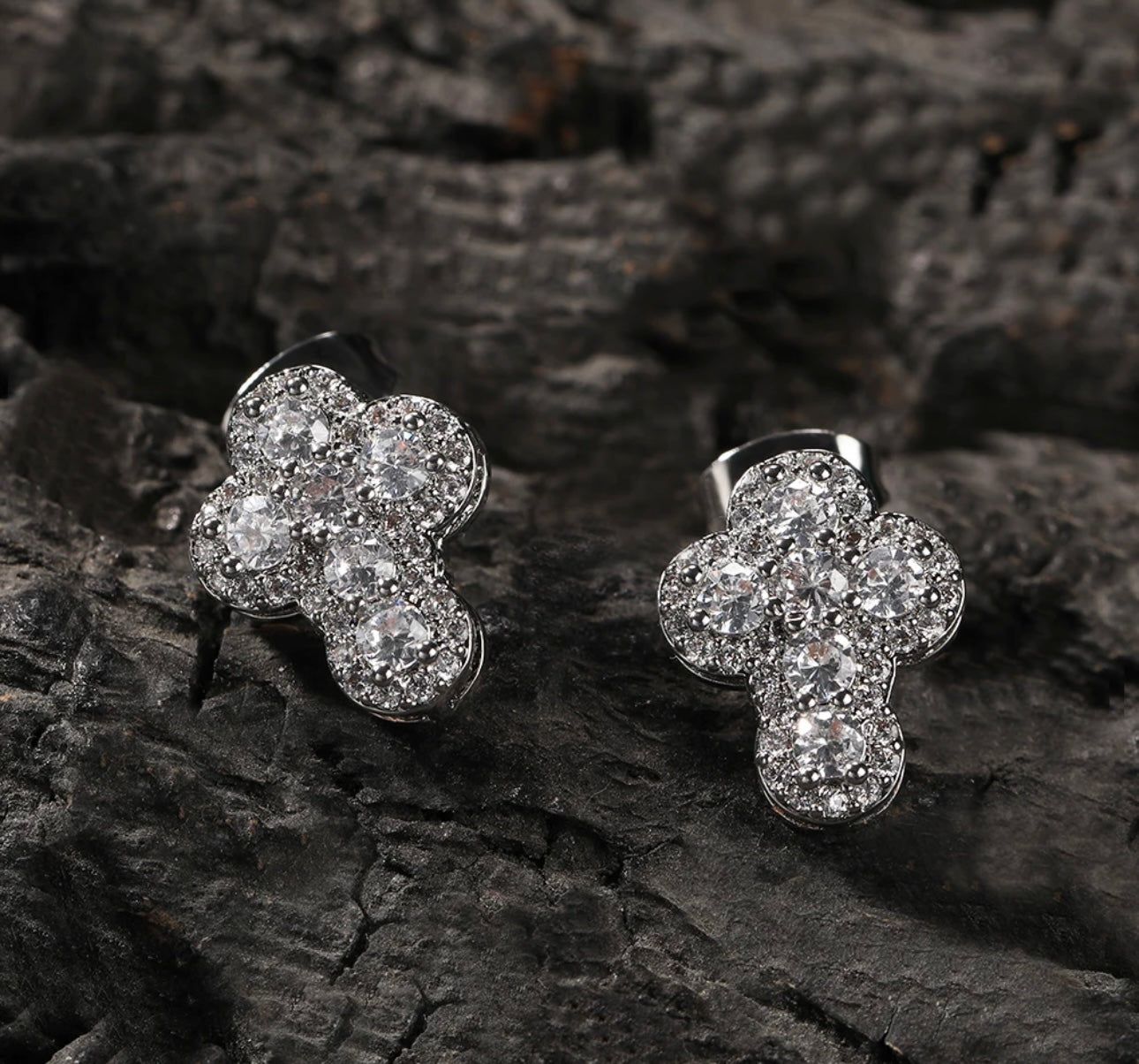 CROSSES- Mini cross stud earrings