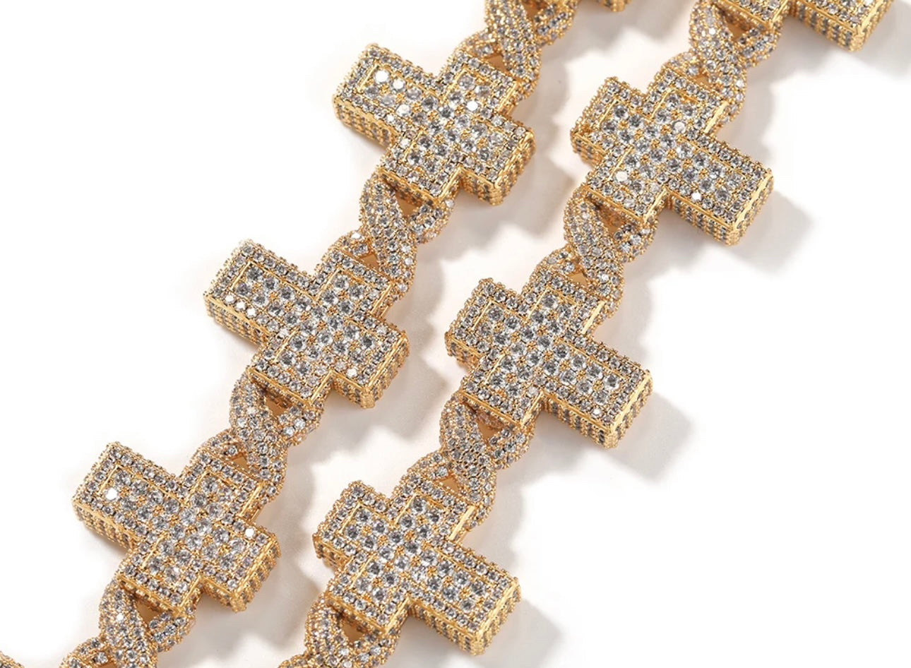 CROSSED- 17 mm cross connection Cuban link