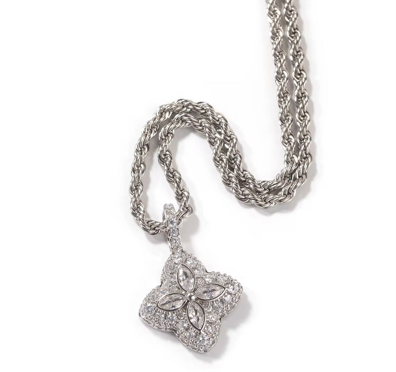 CLOVE PENDANT- 2.8 cm Clover pendant