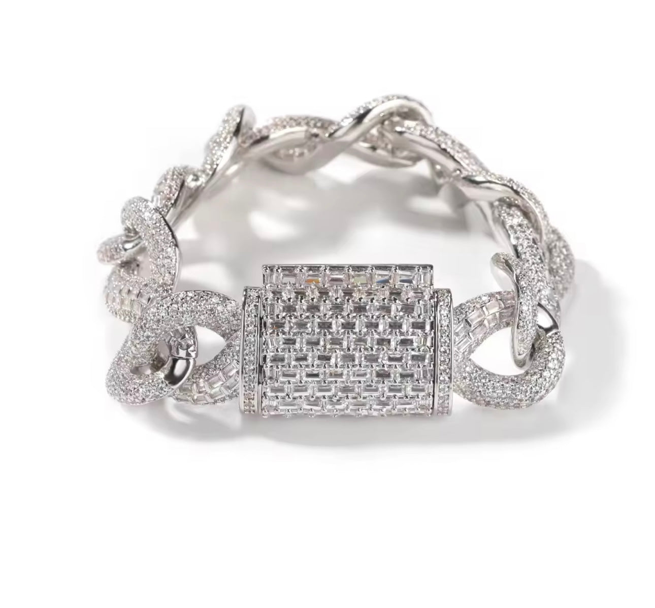 TWISTED BRACELET- 16 mm Infinity link bracelet