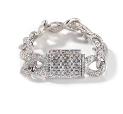 TWISTED BRACELET- 16 mm Infinity link bracelet