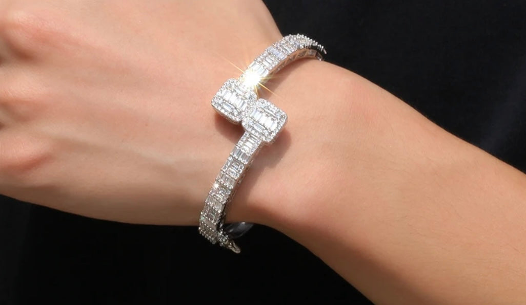 SQUARE BIZ- 6.4 cm Square bangle bracelet