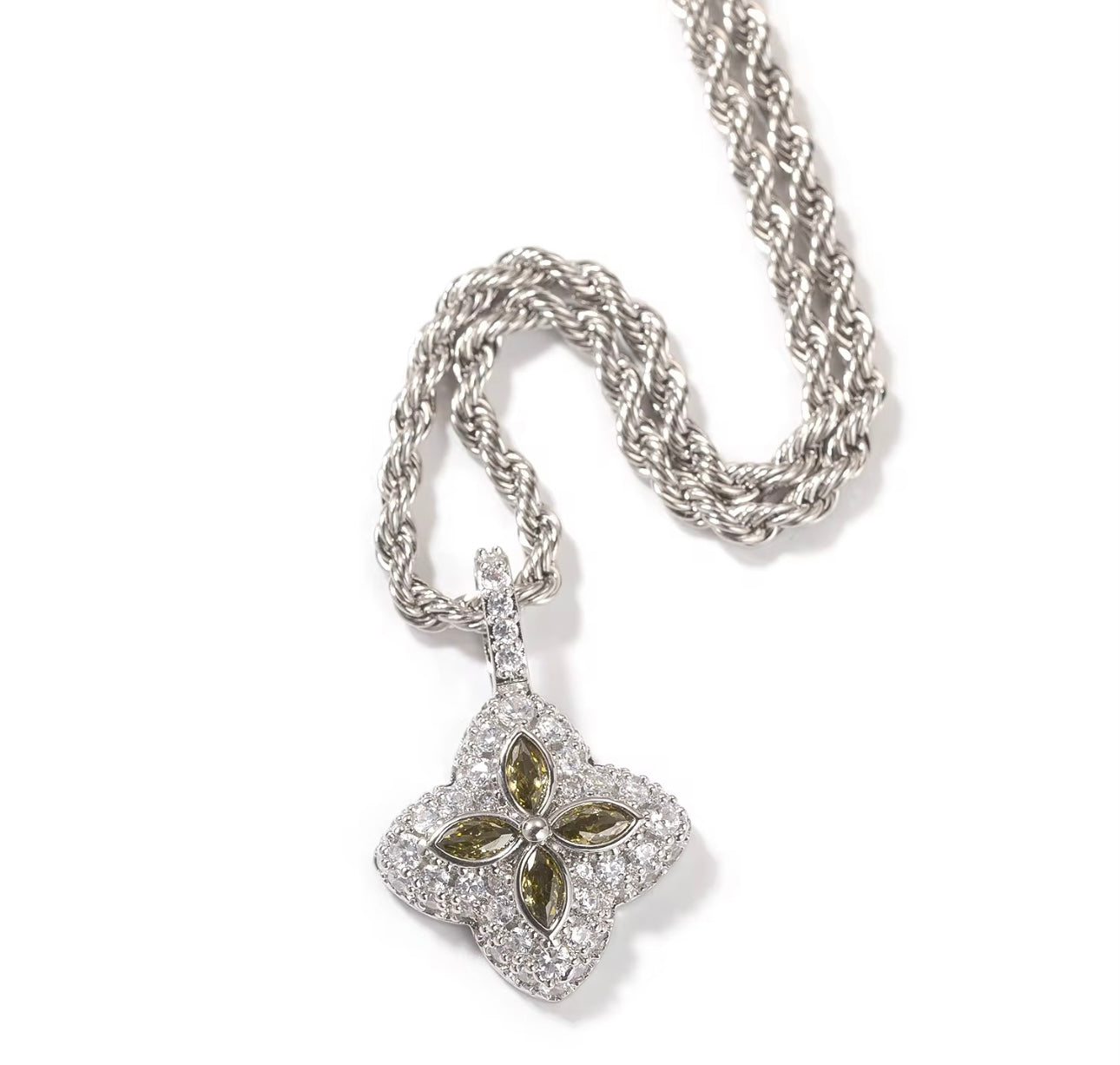 CLOVE PENDANT- 2.8 cm Clover pendant