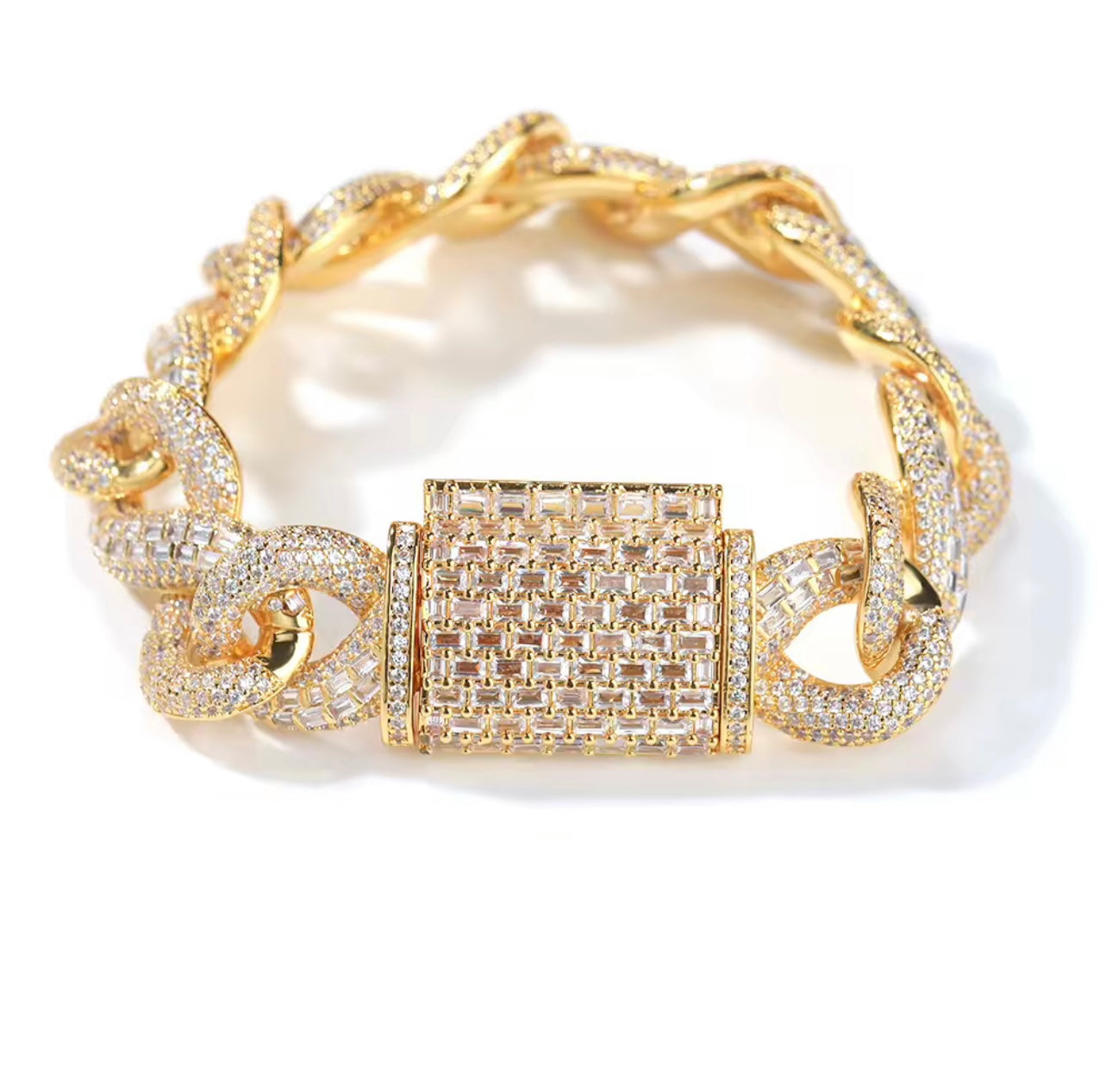 TWISTED BRACELET- 16 mm Infinity link bracelet