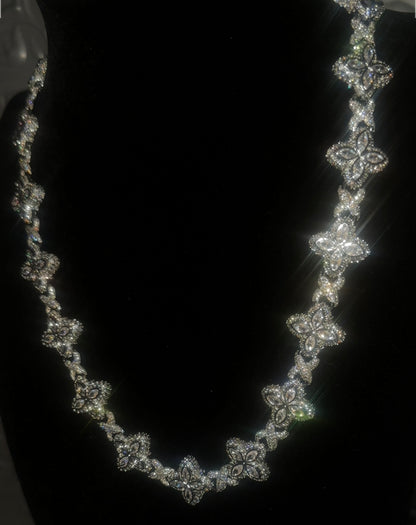 CLOVE NECKLACE- Infinity link