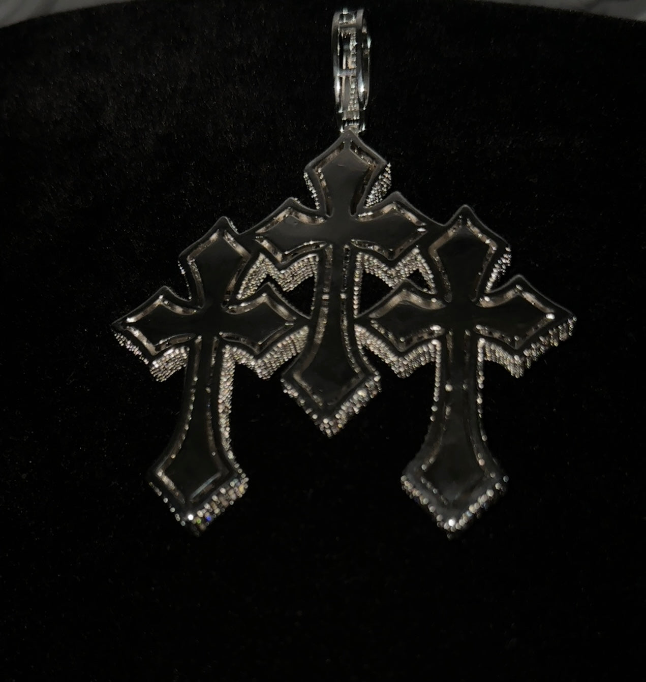 TRIO- Cluster cross pendant