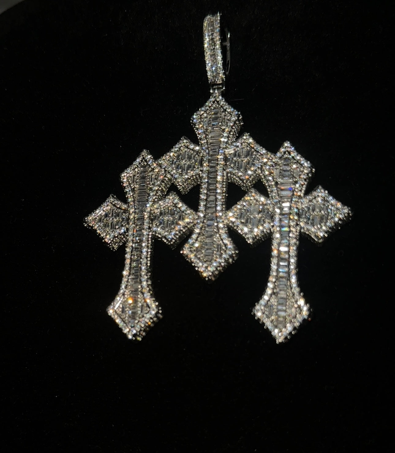 TRIO- Cluster cross pendant