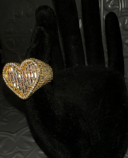 FAT MA- 25.4 mm Baguette style heart statement ring