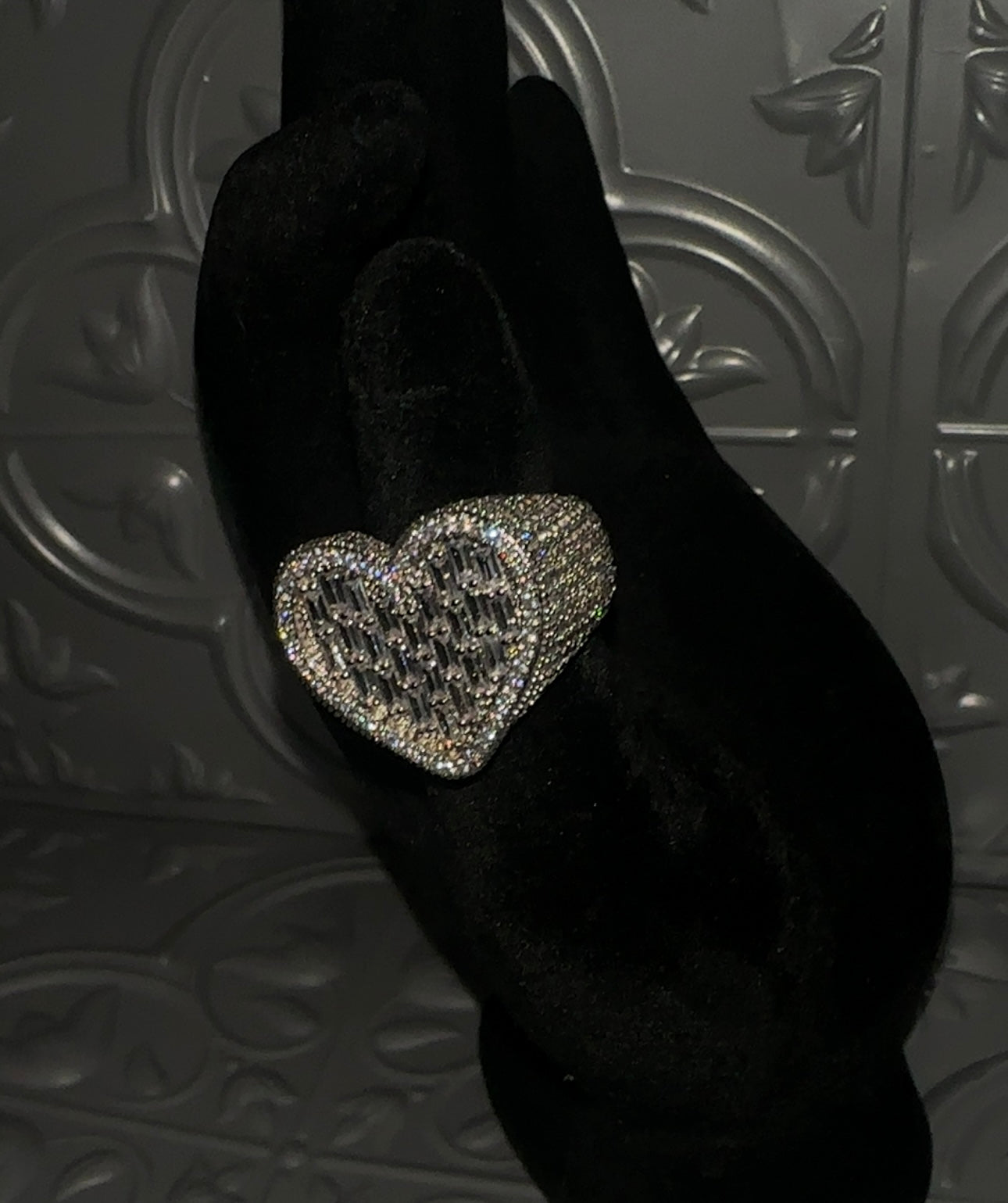 FAT MA- 25.4 mm Baguette style heart statement ring