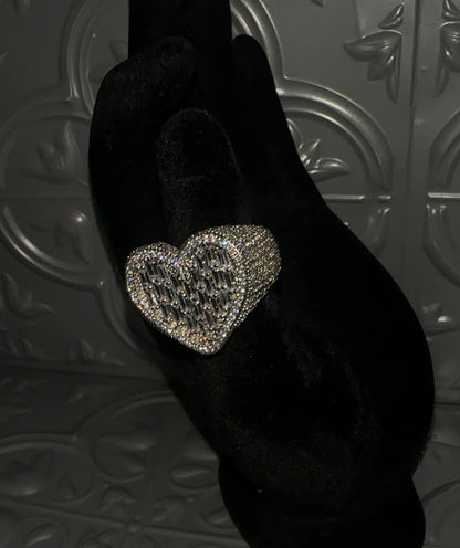 FAT MA- 25.4 mm Baguette style heart statement ring