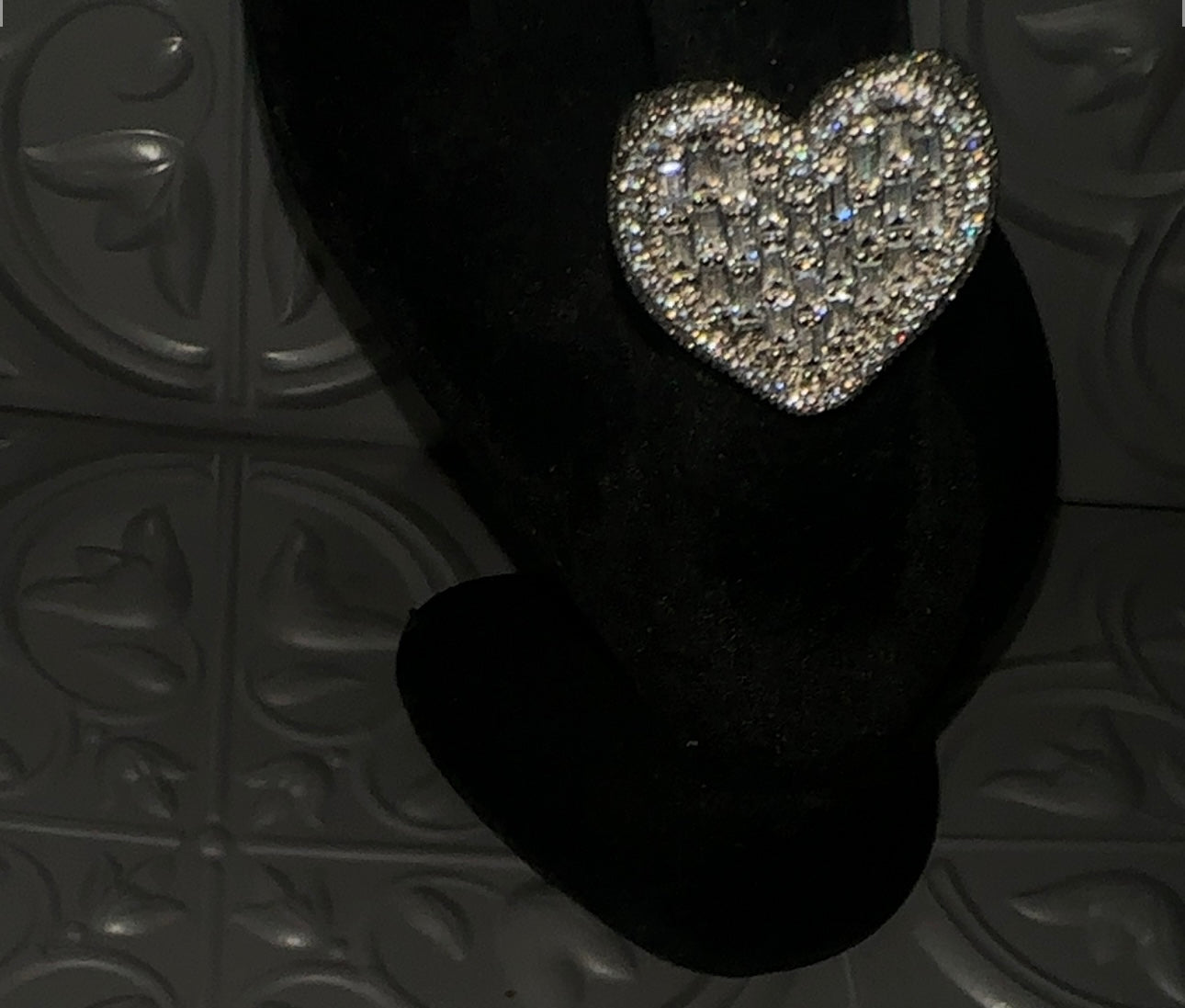 FAT MA- 25.4 mm Baguette style heart statement ring