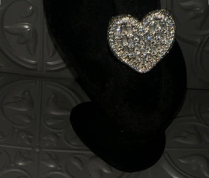 FAT MA- 25.4 mm Baguette style heart statement ring