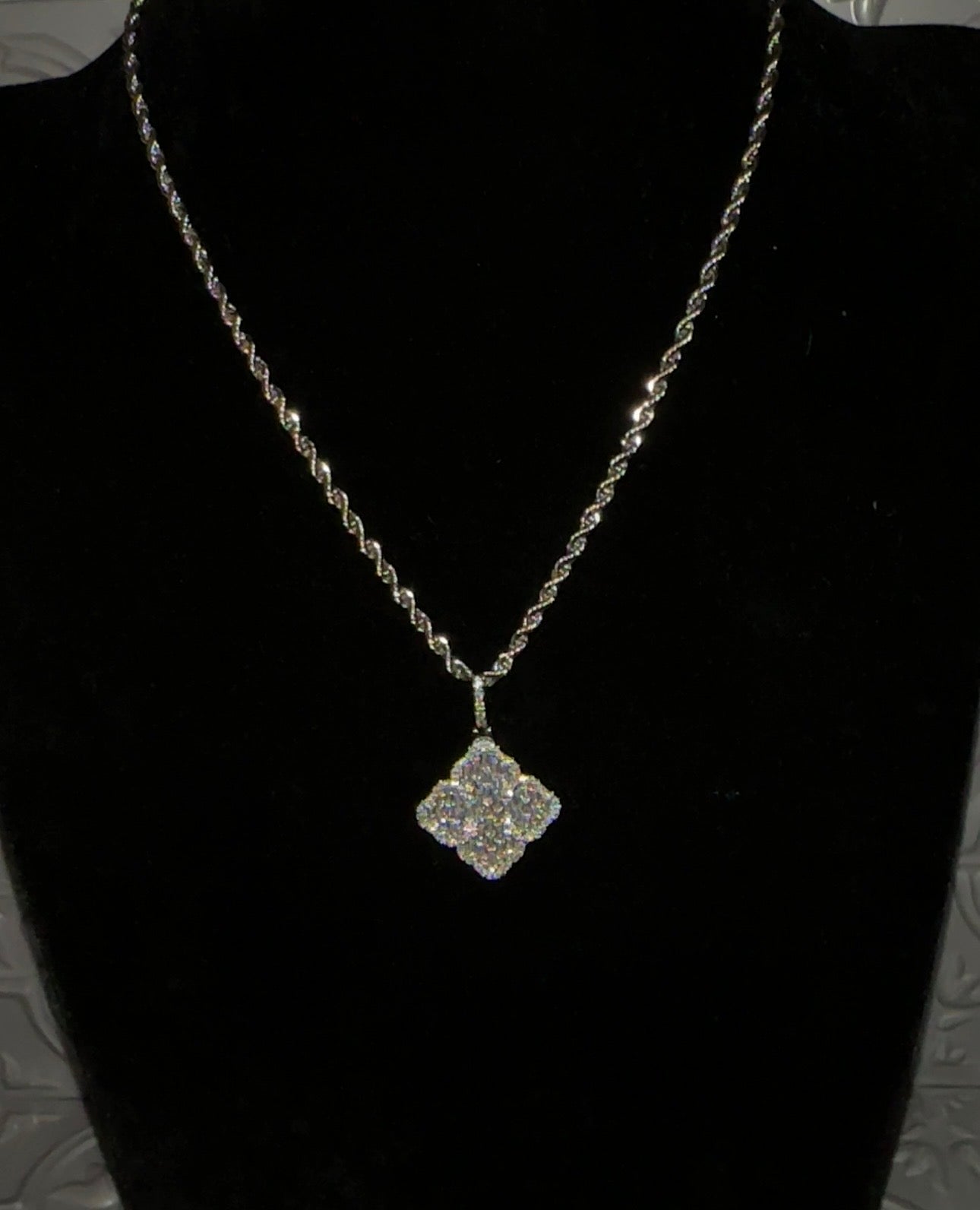 DAINTY -Pendant
